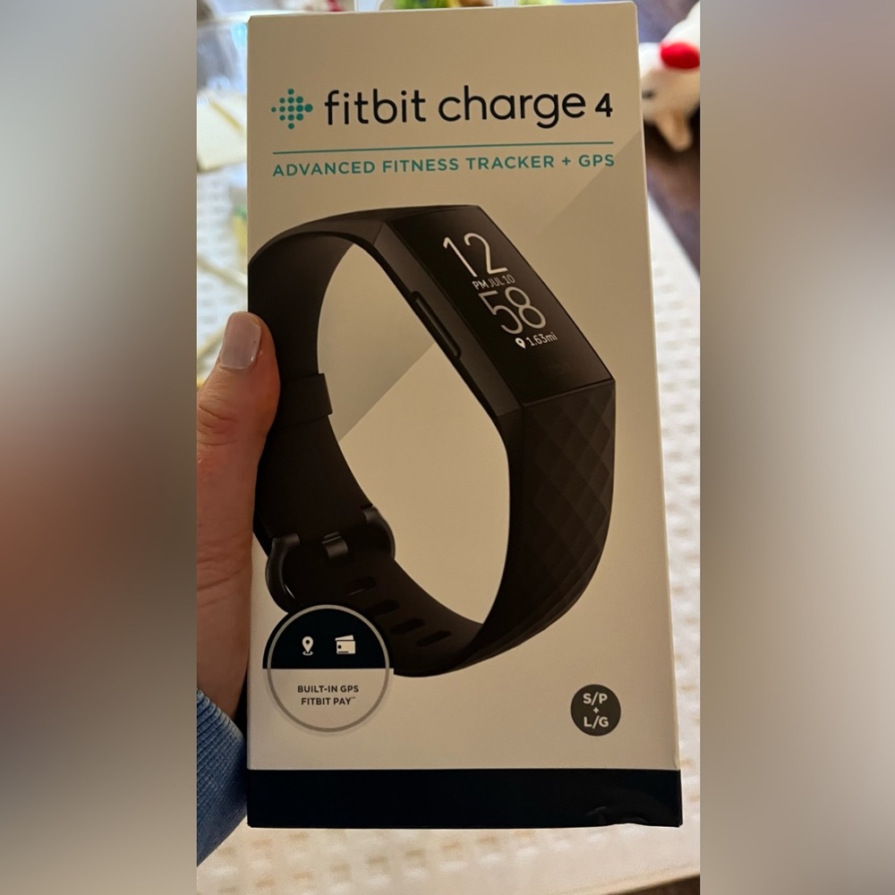 NEW Fitbit charge 4